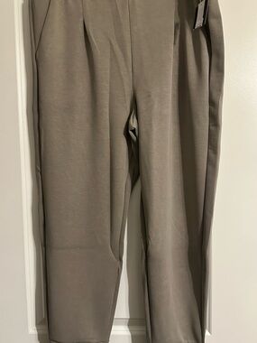Avia Women’s Pleat Joggers in Taupe